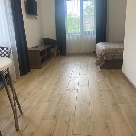 Four Rooms Apartments Cherkasy Luaran gambar