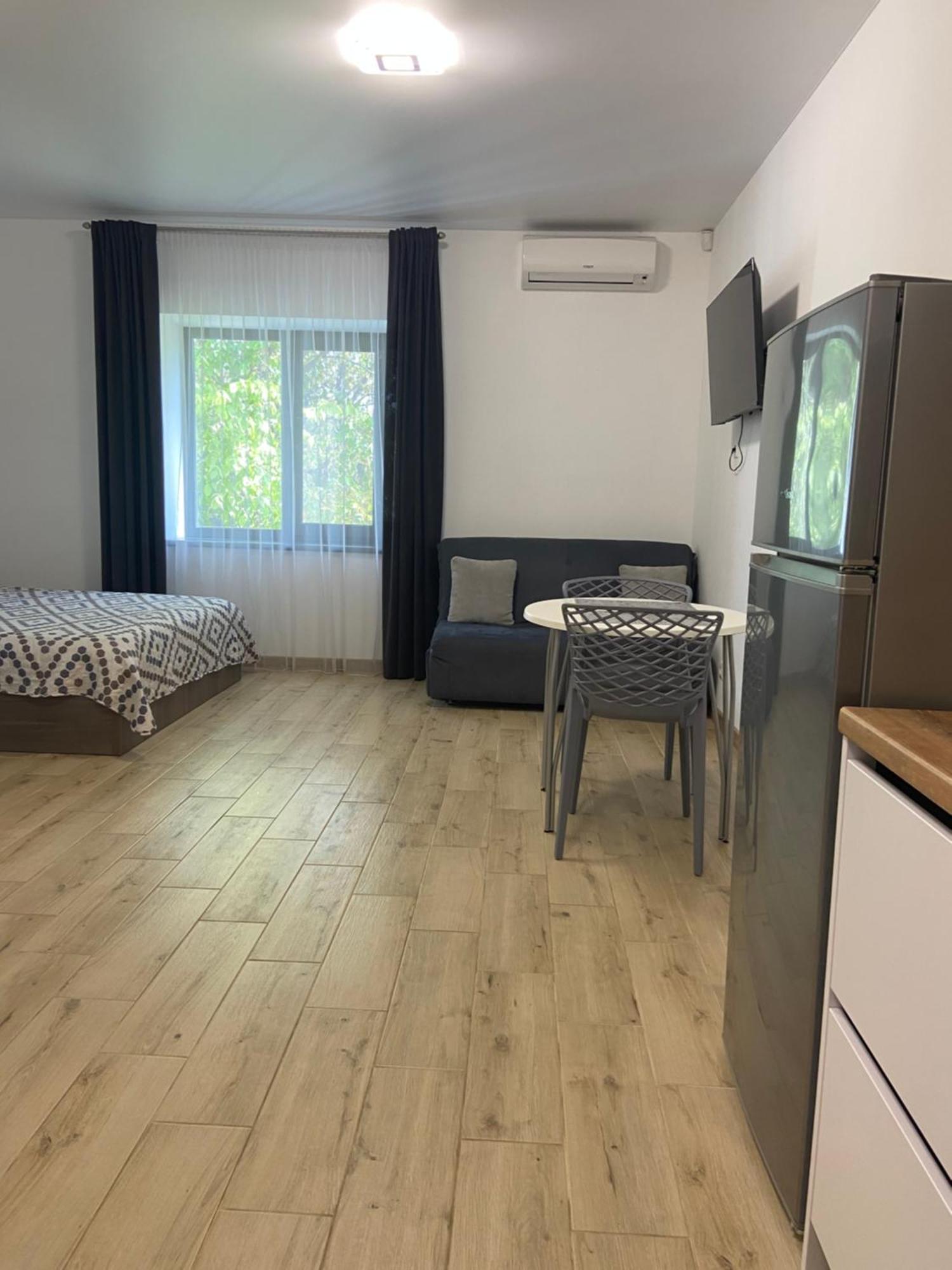 Four Rooms Apartments Cherkasy Luaran gambar